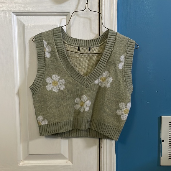 pullover cropped non-sleeve sweater - Picture 2 of 3